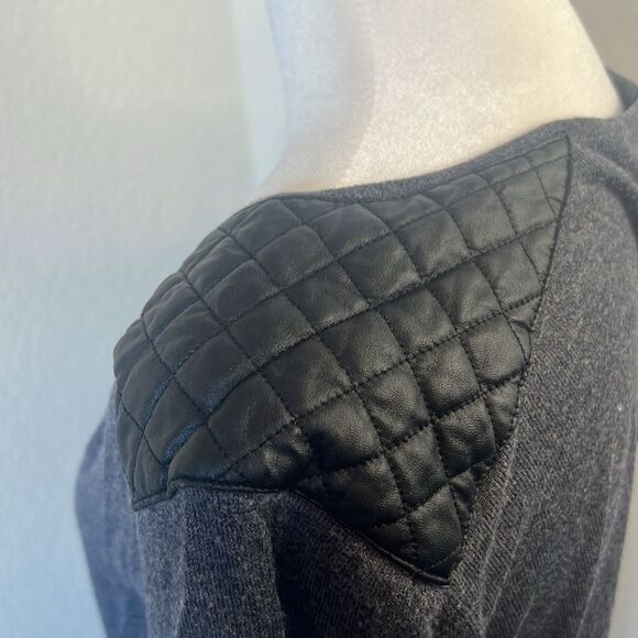 Women's H&M Lightweight V-Neck Long Sleeve Quilted Detail Gray Sweater ~ Size M - Picture 5 of 7